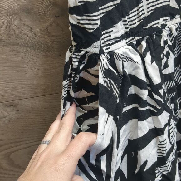 AGB Sleeveless Casual Dress  With Pockets Women's Size Small - Picture 2 of 8